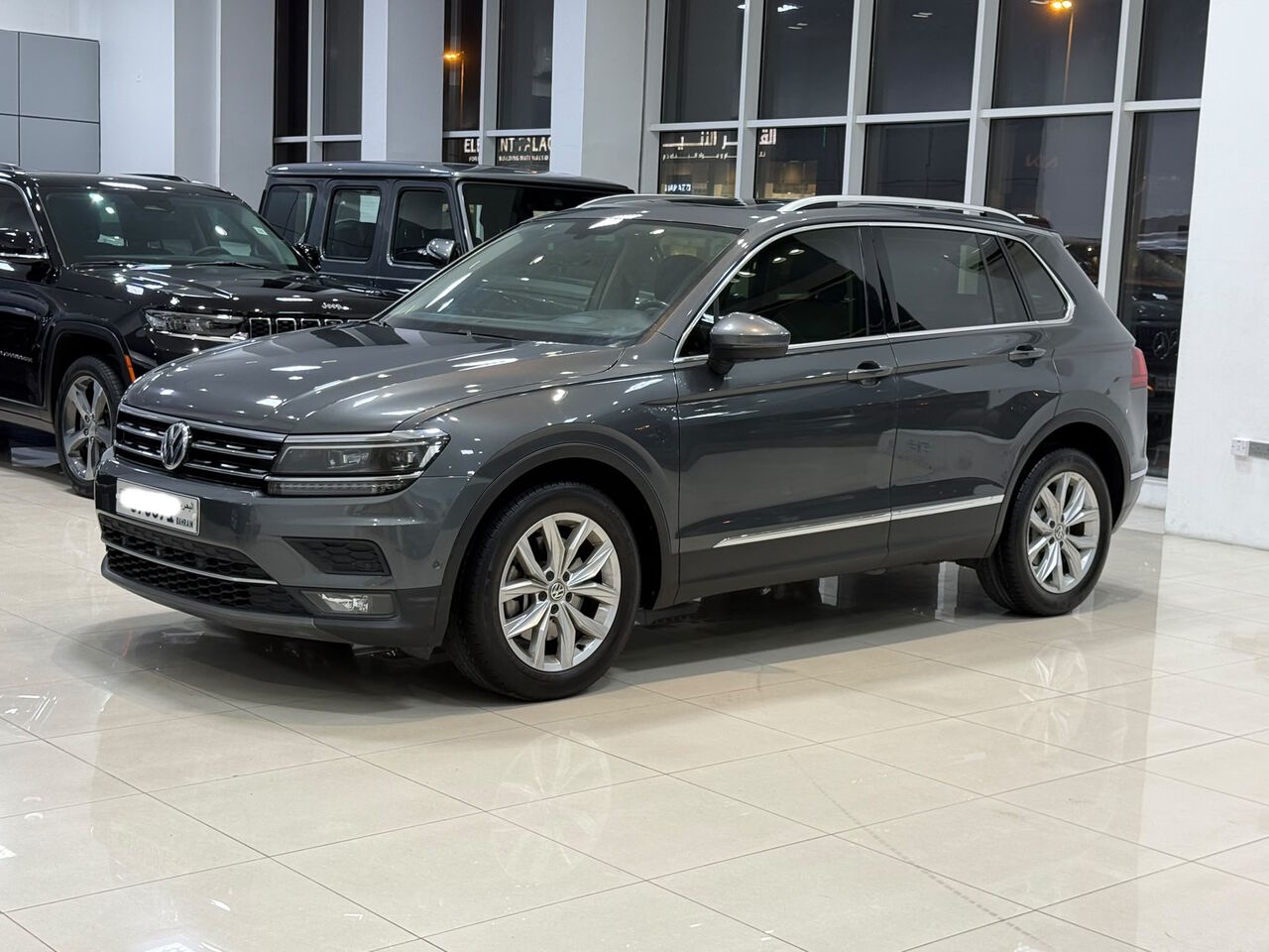 Manama, Vehicles, Cars & Trucks , BHD 3900,  Volkswagen Tiguan,  2018,  Automatic,  152500 KM,    (Grey)