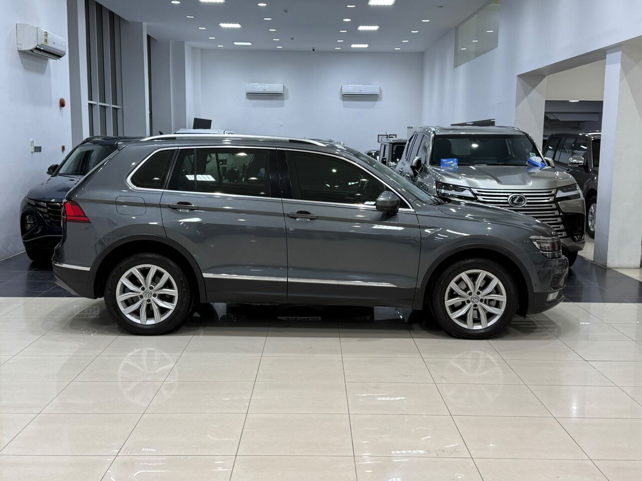 Manama, Vehicles, Cars & Trucks , BHD 3900,  Volkswagen Tiguan,  2018,  Automatic,  152500 KM,    (Grey)