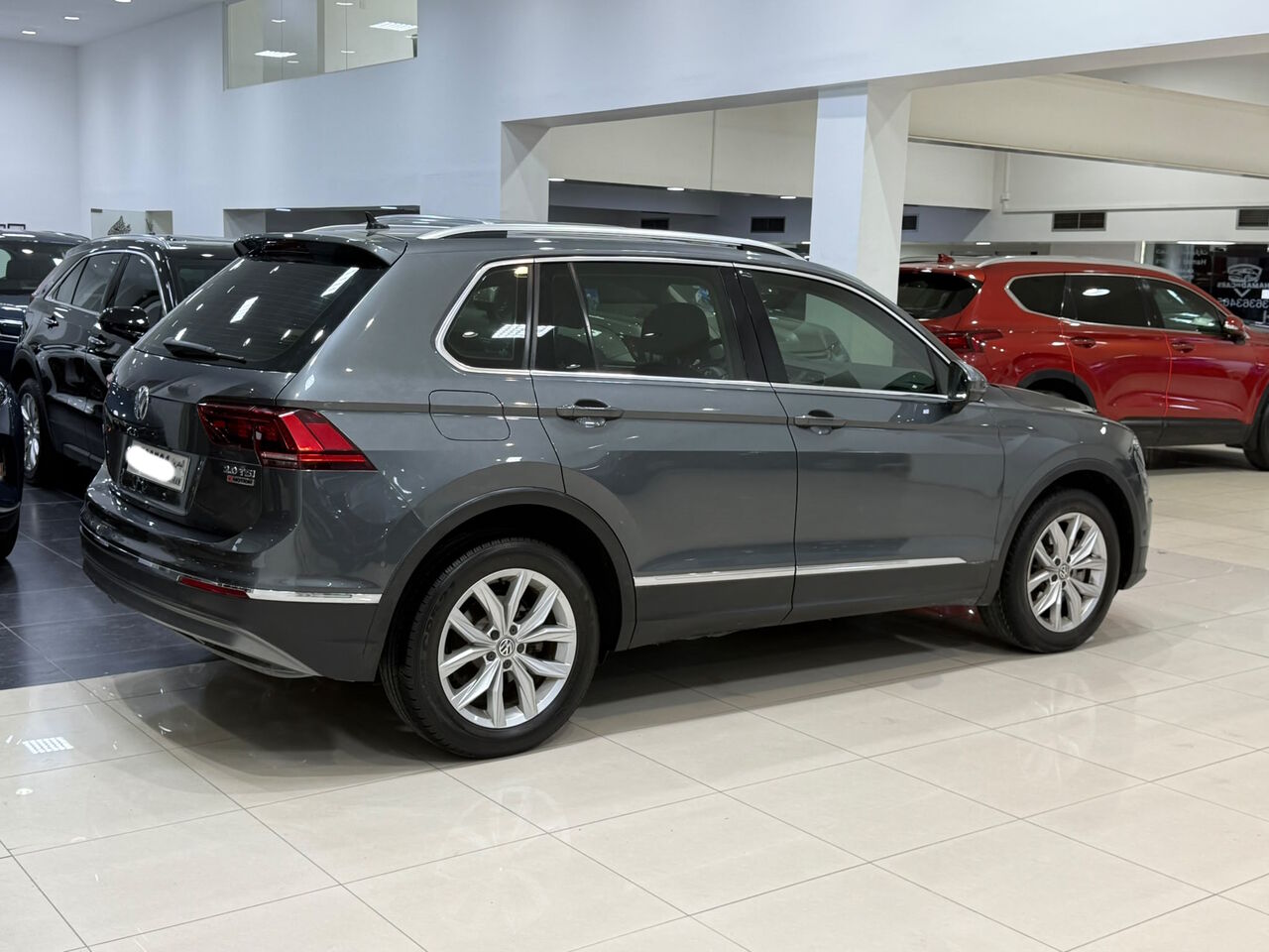 Manama, Vehicles, Cars & Trucks , BHD 3900,  Volkswagen Tiguan,  2018,  Automatic,  152500 KM,    (Grey)