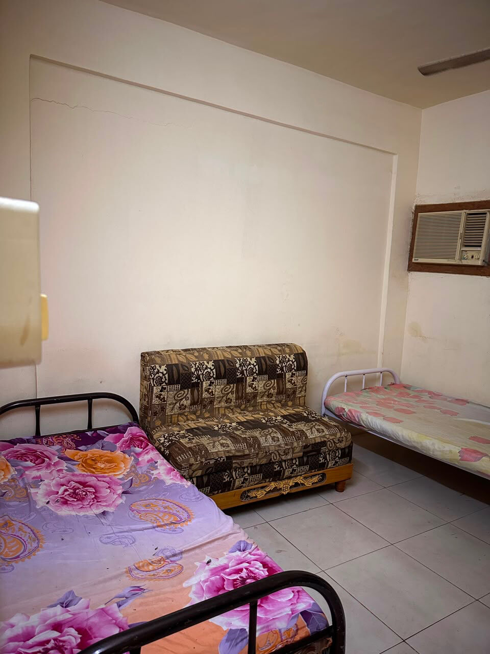 Hara, Rooms for Rent, SAR 1350/month,  Furnished,  One Room For Executive Bachelor Available In Hara Opposite Malaz Restaurant
