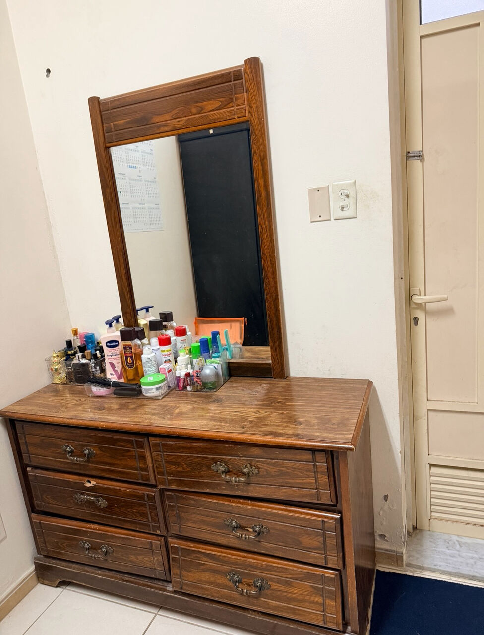 Khobar, Furniture, SAR 150,  Urgent Sale : Sofa/ Dining Table / Dressing Table