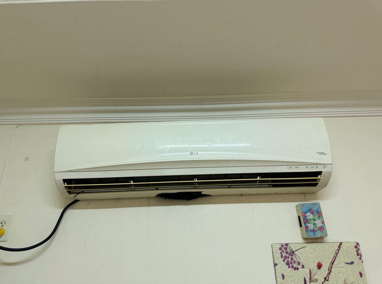 Khobar, Air Conditioners, SAR 1000,  Urgent Sale 2 Ton Split AC In Cheap Rate