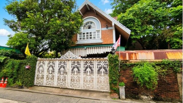 Bangkok, Real Estate For Sale, THB 88000000,  3 BR,  202 Sq. Feet,  Spanish Style Detached House, Phahonyothin 24, Near BTS, Only 400 M. 2-story Detached