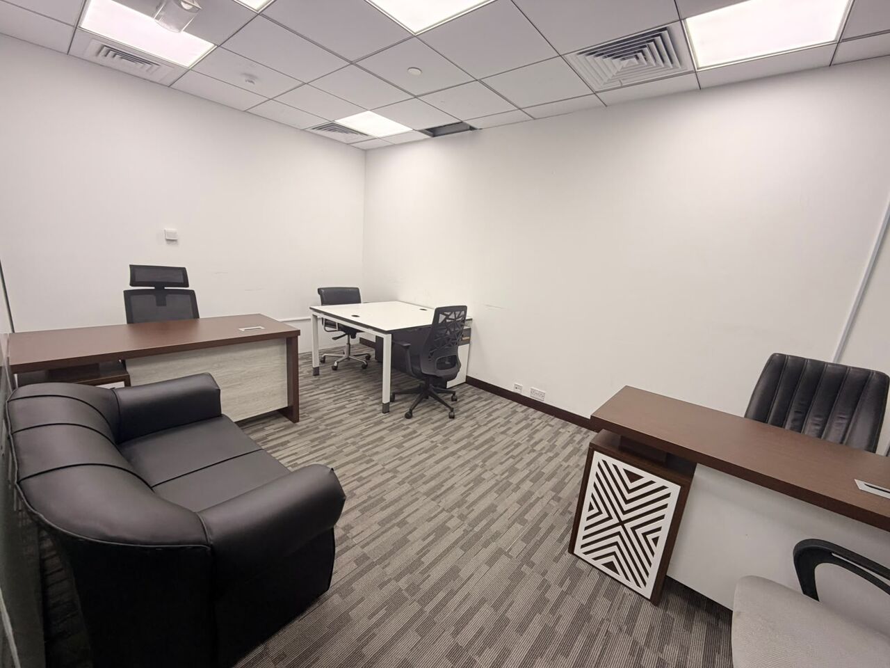 Deira, Offices, AED 31000,  200 Sq. Feet,  🏢 200 Sq. Ft. Office For Rent – Baniyas Square, Deira