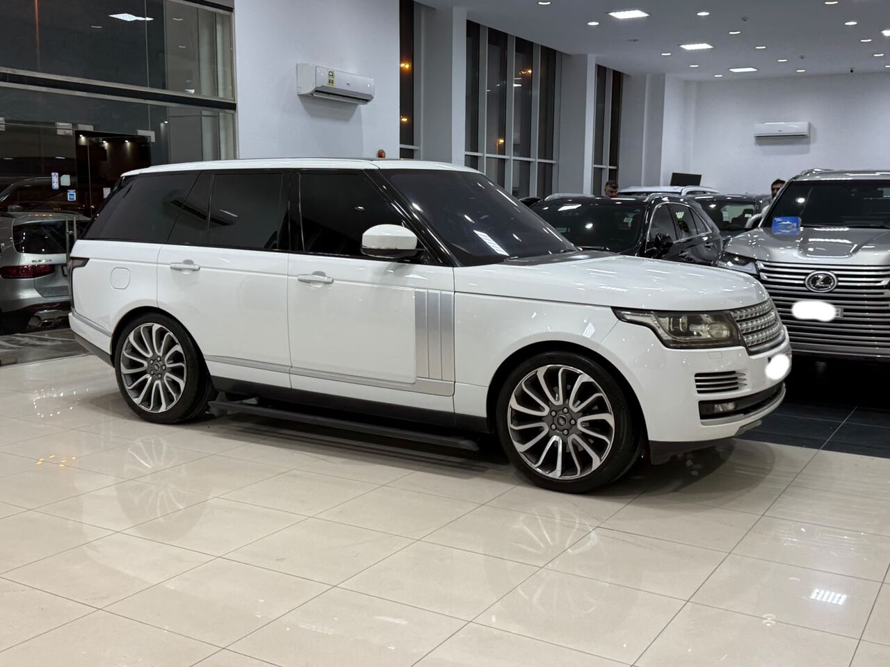 Manama, Vehicles, Cars & Trucks , BHD 7700,  Range Rover Vogue SE,  2016,  Automatic,  164600 KM,    (White)