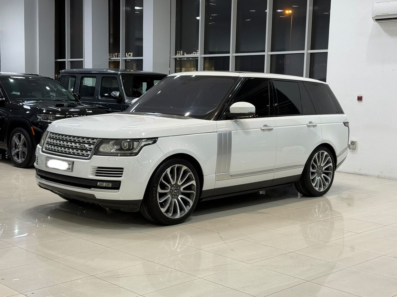 Manama, Vehicles, Cars & Trucks , BHD 7700,  Range Rover Vogue SE,  2016,  Automatic,  164600 KM,    (White)