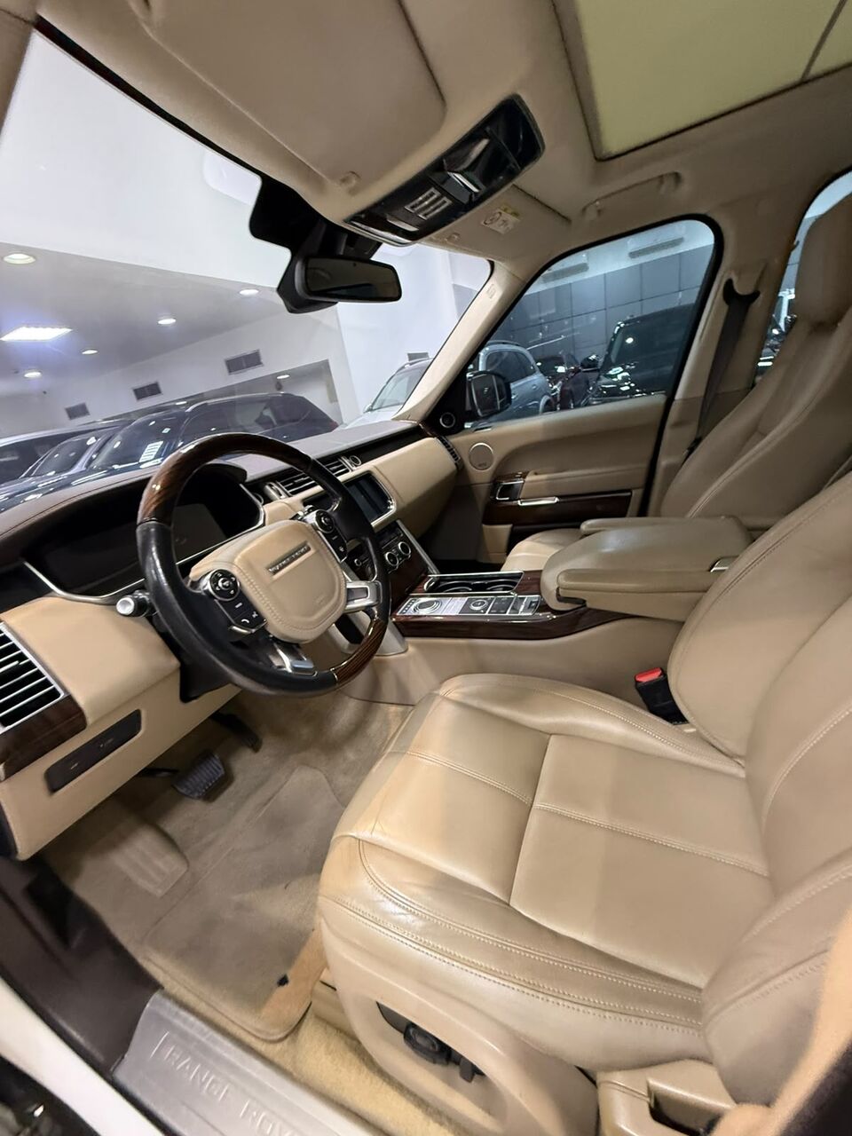 Manama, Vehicles, Cars & Trucks , BHD 7700,  Range Rover Vogue SE,  2016,  Automatic,  164600 KM,    (White)
