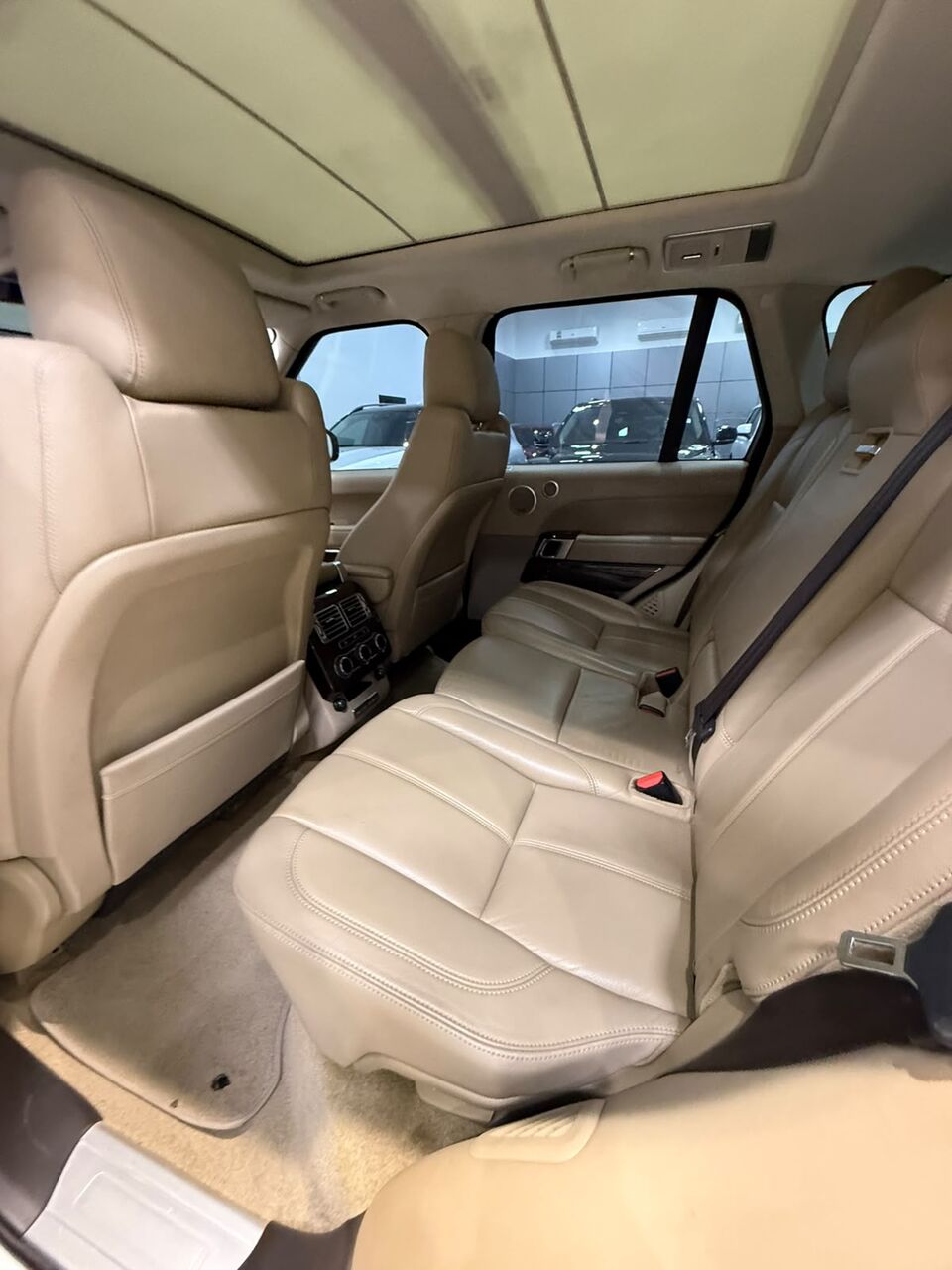 Manama, Vehicles, Cars & Trucks , BHD 7700,  Range Rover Vogue SE,  2016,  Automatic,  164600 KM,    (White)