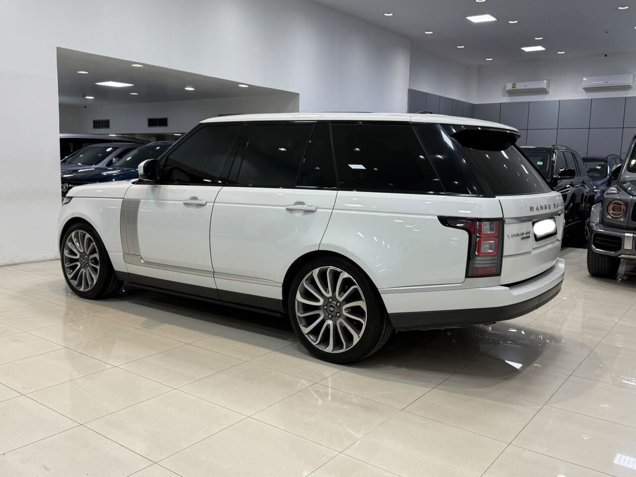 Manama, Vehicles, Cars & Trucks , BHD 7700,  Range Rover Vogue SE,  2016,  Automatic,  164600 KM,    (White)
