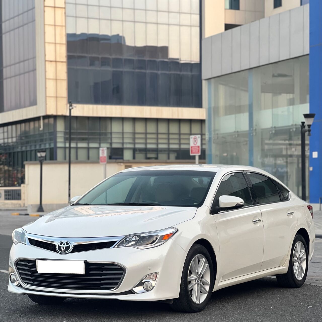 Riffa, Vehicles, Cars & Trucks , BHD 5800,  TOYOTA AVALON XLE 2015 WHITE,  2015,  Automatic,  99000 KM,