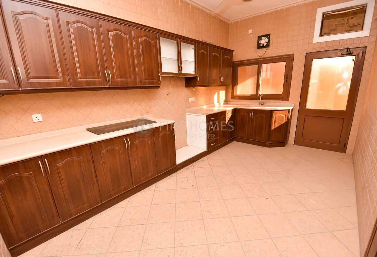 Manama, Villas, BHD 800,  400 Sq. Meter,  COMMERCIAL | PRIME LOCATION | SPACIOUS
