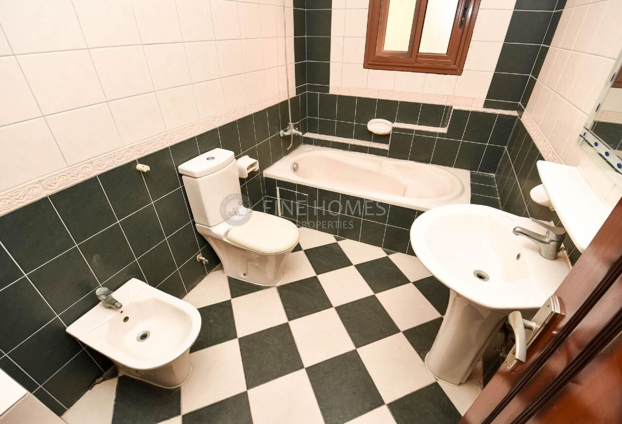 Manama, Villas, BHD 800,  400 Sq. Meter,  COMMERCIAL | PRIME LOCATION | SPACIOUS
