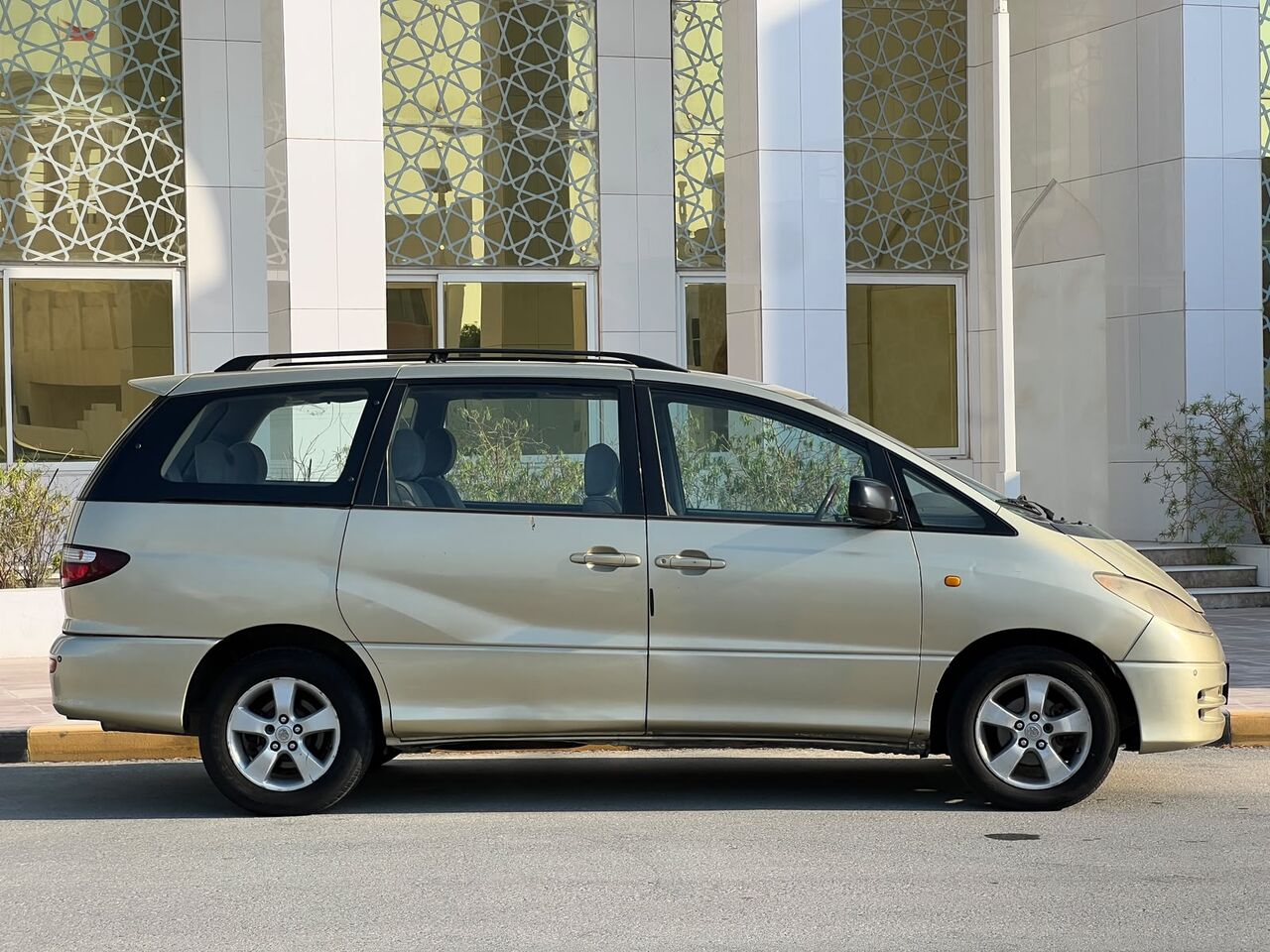 Riffa, Vehicles, Cars & Trucks , BHD 1600,  Toyota Previa,  2002,  Automatic,  200000 KM,   MODEL  FOR SALE