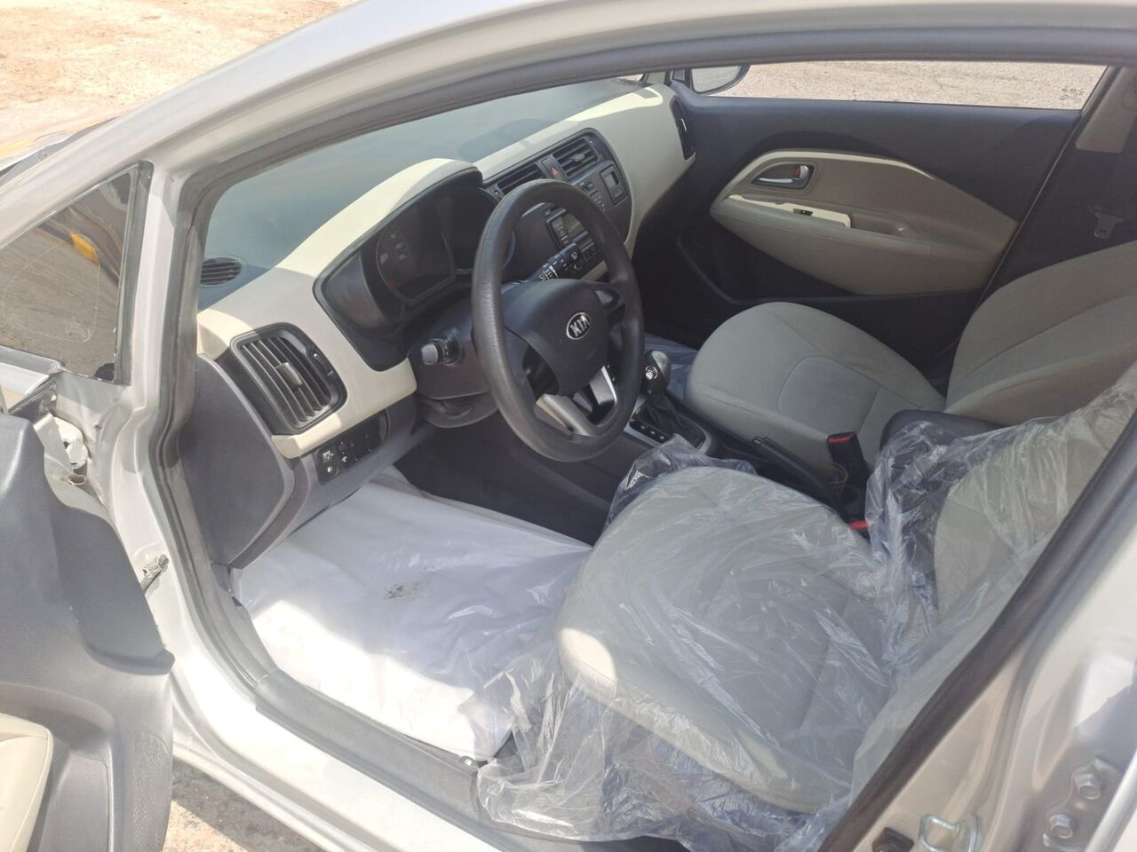 Riyadh, Vehicles, Cars & Trucks , SAR 1111111,  Kia Rio,  2015,  Automatic,  200000 KM,