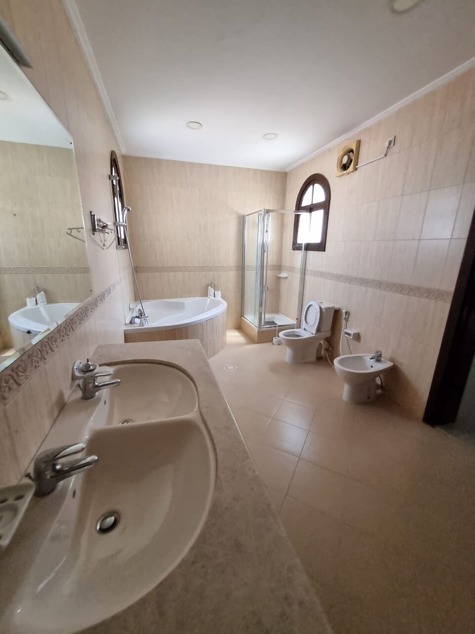 Saar, Villas, BHD 850,  @5BATHROOM Hall Kitchen Without Electricity  Car Parking  Villa For Rent