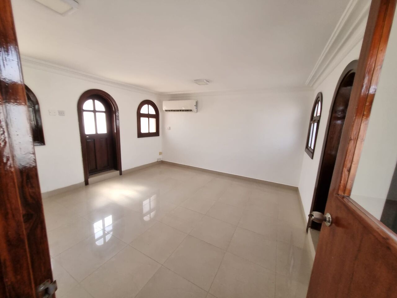 Saar, Villas, BHD 850,  @5BATHROOM Hall Kitchen Without Electricity  Car Parking  Villa For Rent
