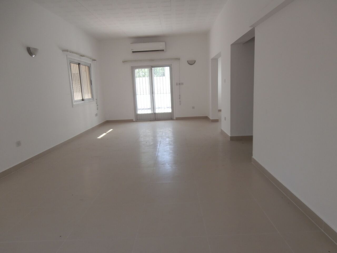 Manama, Villas, BHD 700,  #5BATHROOM  Hall Kitchen Without Electricity Villa For Rent