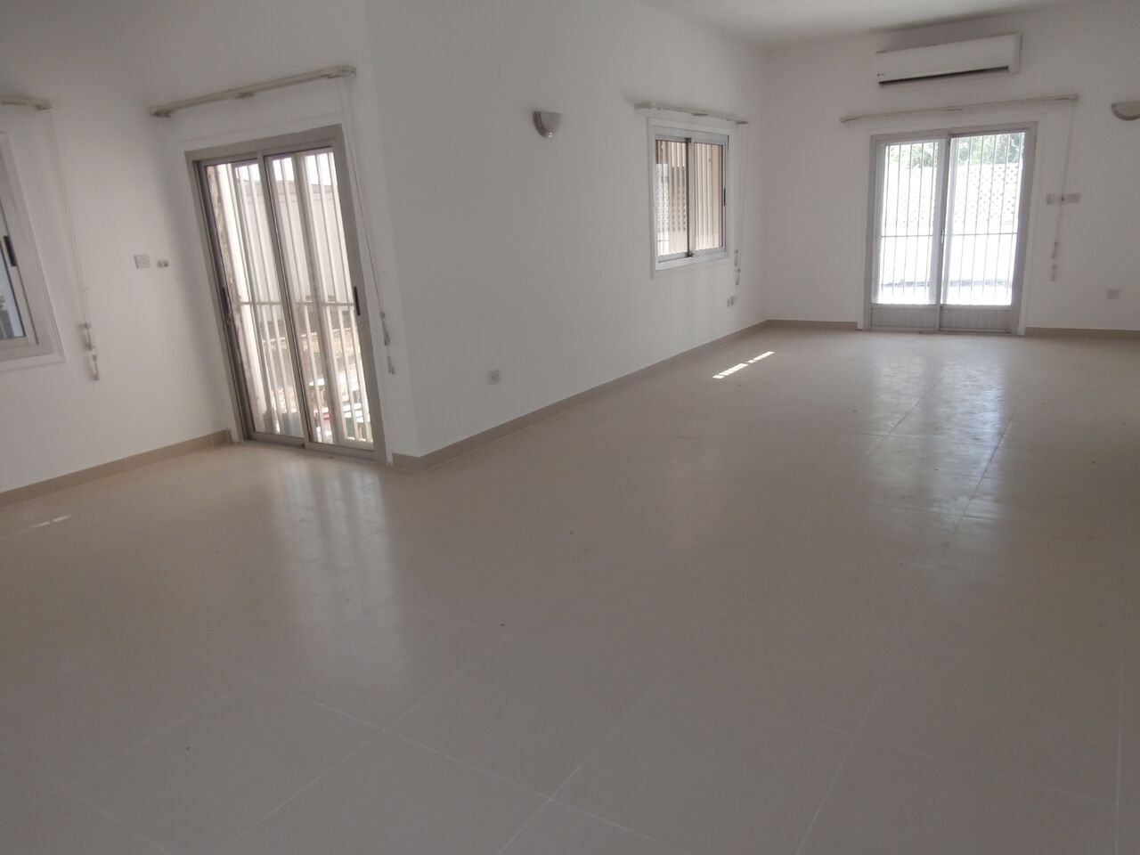 Manama, Villas, BHD 700,  #5BATHROOM  Hall Kitchen Without Electricity Villa For Rent