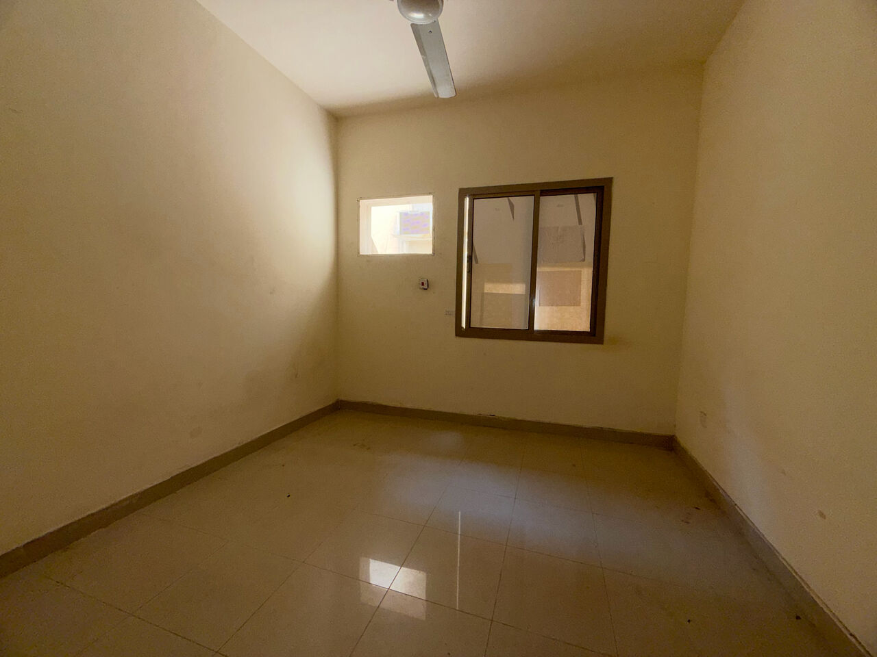 Salmaniya, Apartments, Flats, Houses & Villas, BHD 160/year,  2 BR,  2 Bedroom Flat For Rent Without Ewa
