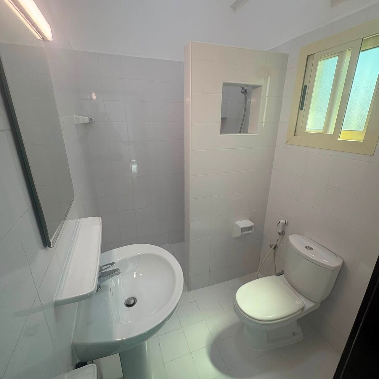 Adliya, Housing Exchanges, BHD 300/month,  2 BR,  140 Sq. Meter,  UNLIMITED EWA Big 2 Bed Room Apartment In New Energy Efficient Building Next To Ahli Unite