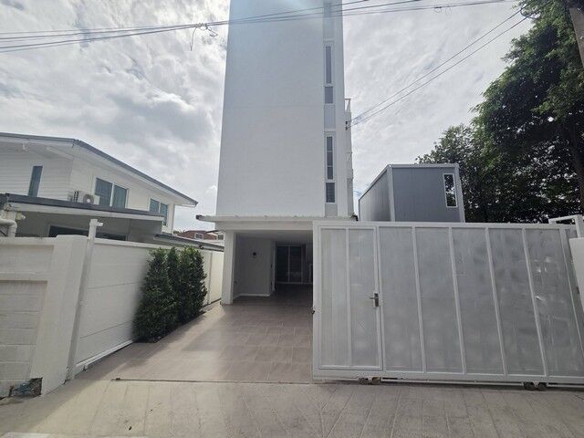 Bangkok, Villas, THB 65000,  39 Sq. Feet,  Home Office For Rent, 4 Floors, Modern Design. Soi Lat Phrao Wang Hin 32, Chokchai 4, Lat