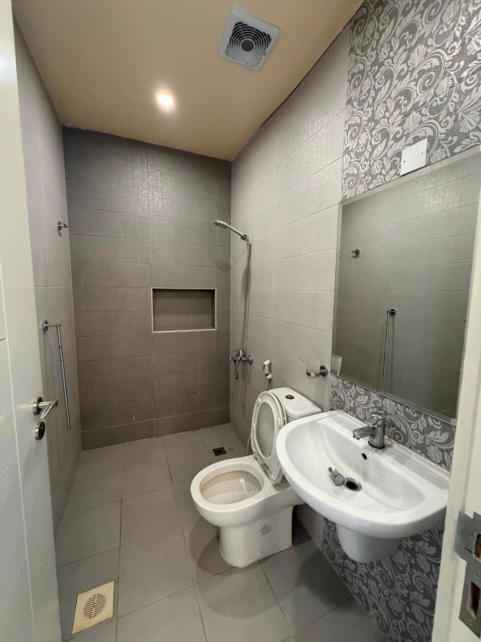 Tubli, Apartments, Flats, Houses & Villas, BHD 250/year,  3 BR,  3 Bedroom Semi Furnished Flat For Rent