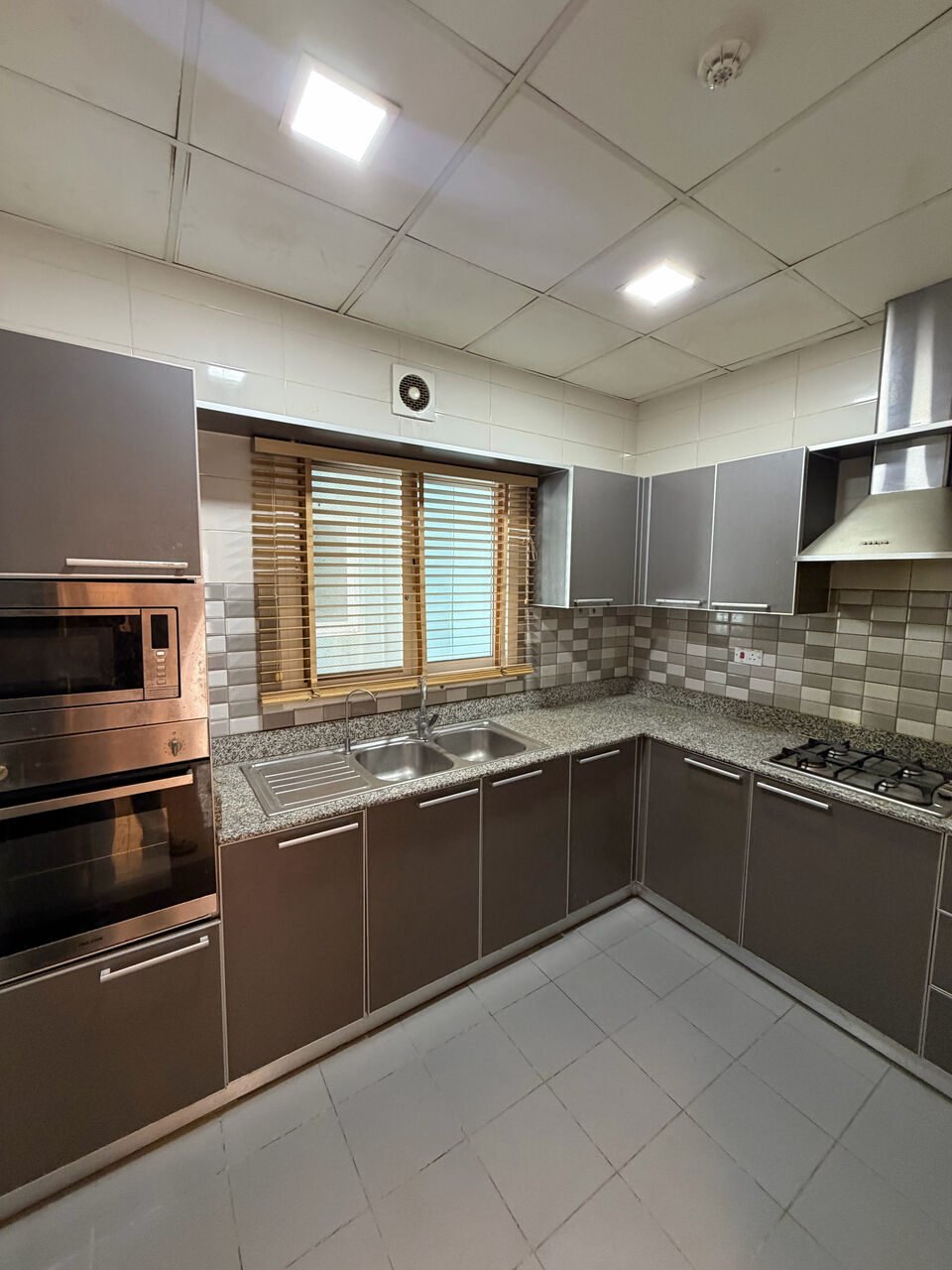 Tubli, Apartments, Flats, Houses & Villas, BHD 250/month,  3 BR,  🏠 SPACIOUS 3 BHK SEMI-FURNISHED FLAT FOR RENT 📍 Tubli – McDonald’s Area, Near We One Mar