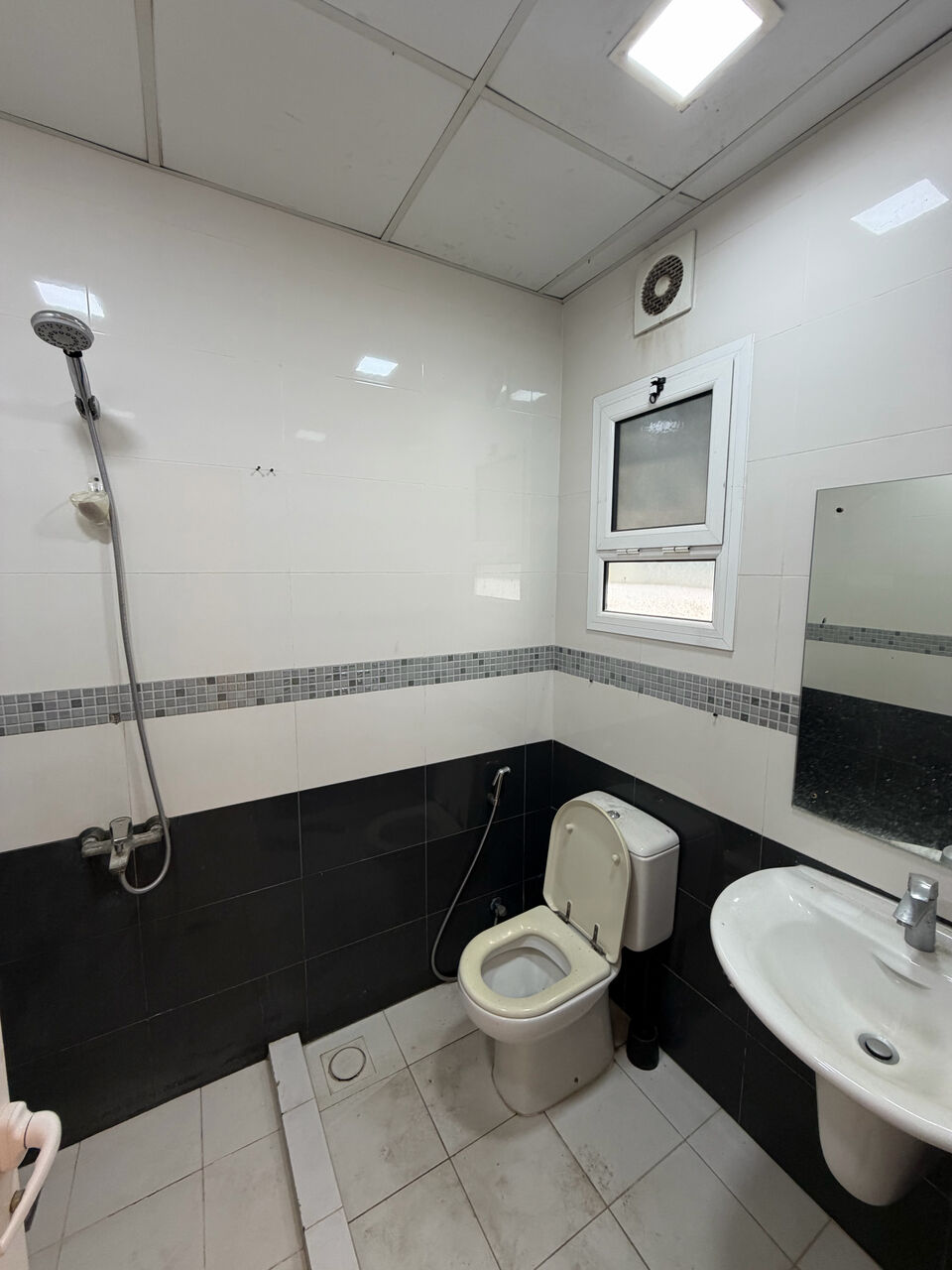 Tubli, Apartments, Flats, Houses & Villas, BHD 250/month,  3 BR,  🏠 SPACIOUS 3 BHK SEMI-FURNISHED FLAT FOR RENT 📍 Tubli – McDonald’s Area, Near We One Mar