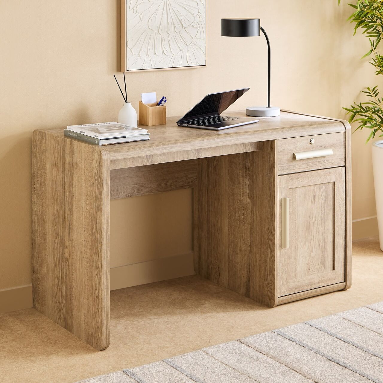 Jidhafs, Furniture, BHD 50,  Study Table & Chair Very Good Conditon Same As New