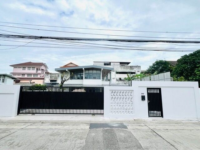 Bangkok, Villas, THB 49000,  111 Sq. Feet,  2-story Detached House For Rent Near Marche Market, Prachaniwet 1 Market And The Mall