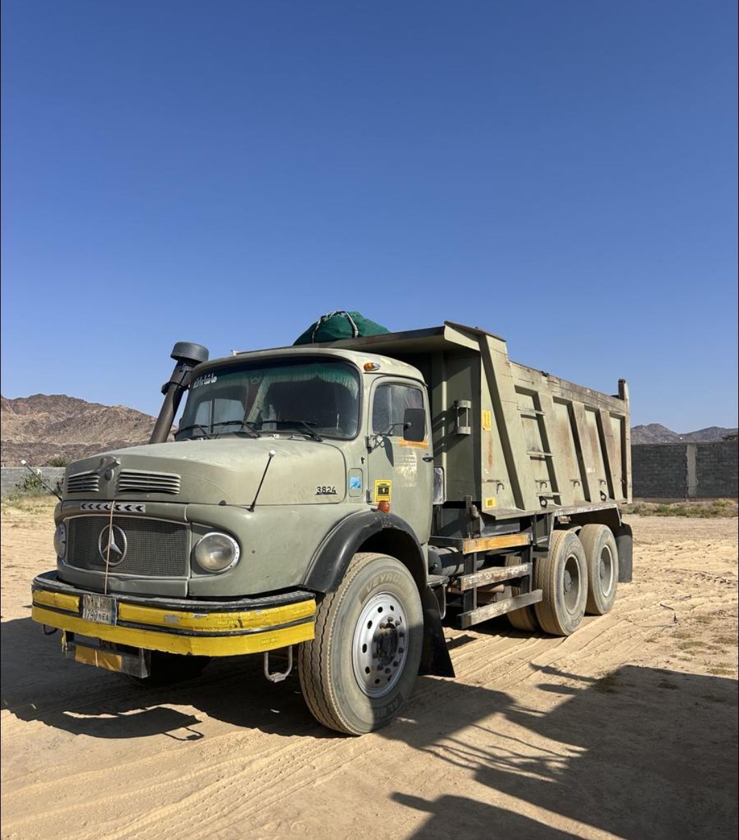 Riyadh, Job Seekers, (سائق قلاب) (I Drive A Dump Truck)