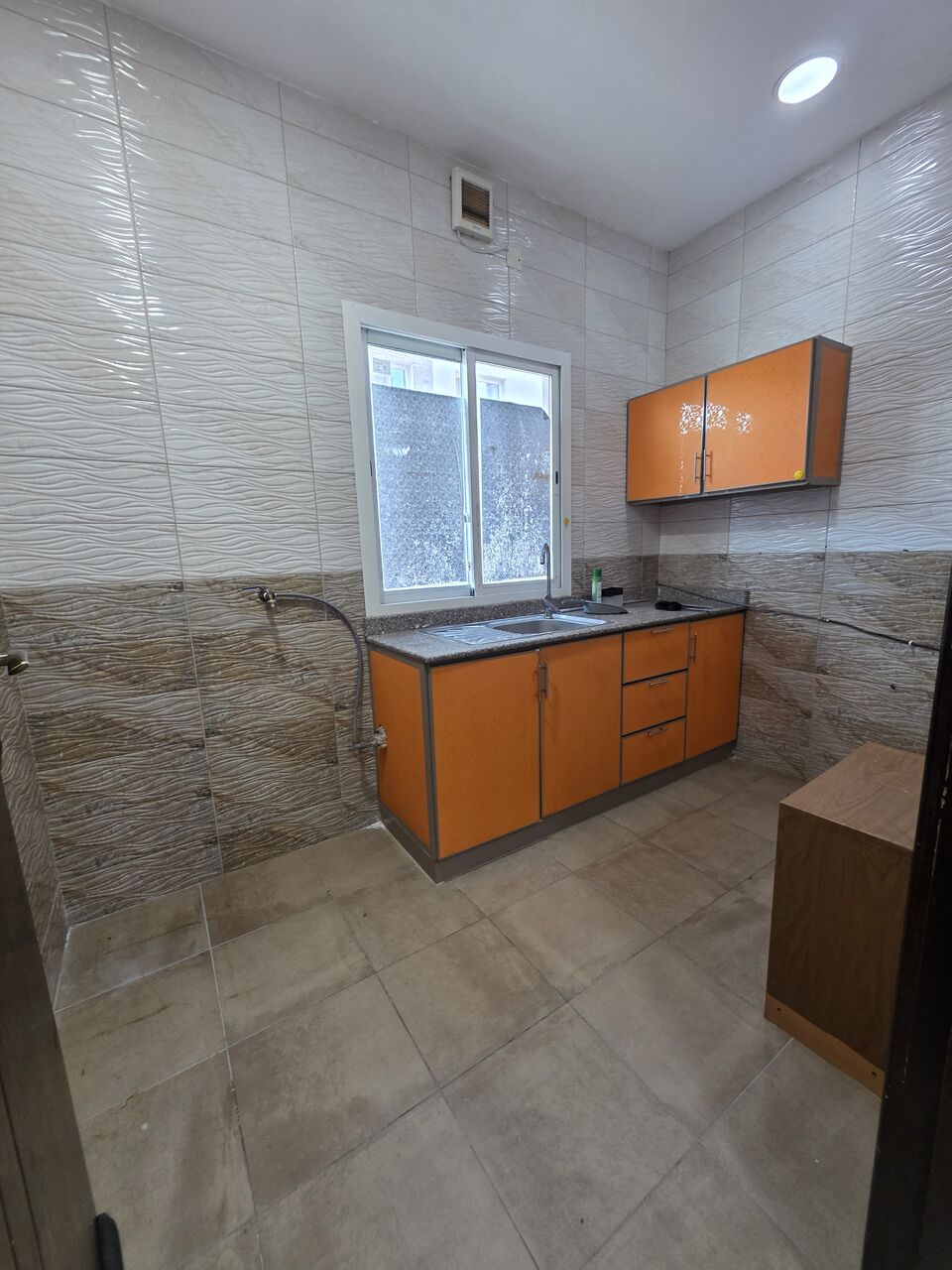 Manama, Apartments, Flats, Houses & Villas, BHD 200/month,  1 BR,  -Very Neet & Clean Semi Furnished 1 BHK Flat With Unlimited Ewa @200/BD In Gafool