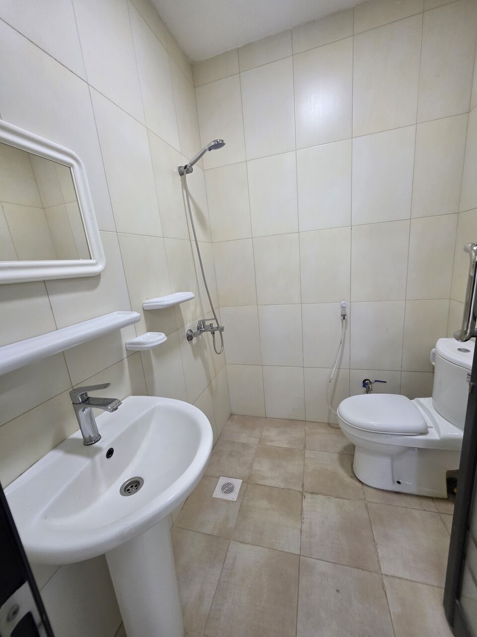 Manama, Apartments, Flats, Houses & Villas, BHD 200/month,  1 BR,  -Very Neet & Clean Semi Furnished 1 BHK Flat With Unlimited Ewa @200/BD In Gafool