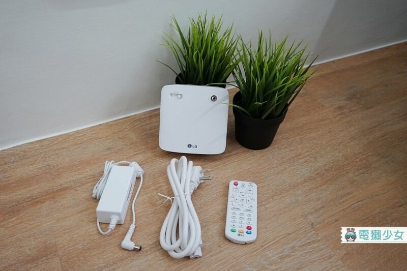 Isa Town, Computers, BHD 58,  LG Smart Projector Rechargeable Upto 100" Display Wireless Screen Connectivity & Bluetooth