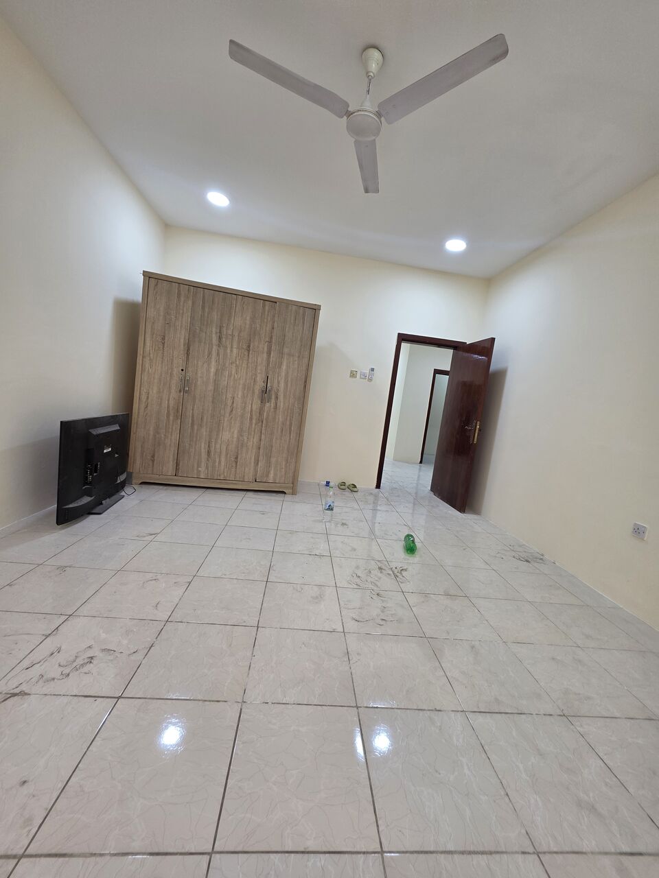 Manama, Apartments, Flats, Houses & Villas, BHD 250/month,  2 BR,  -Very Neet & Clean Semi Furnished 2 BHK Balcony Flat With Unlimited Ewa @250/BD In Gafool