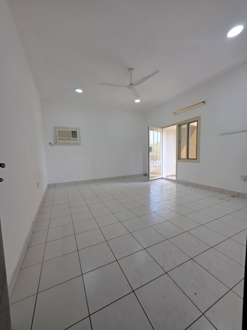 Manama, Apartments, Flats, Houses & Villas, BHD 250/month,  2 BR,  -Very Neet & Clean Semi Furnished 2 BHK Balcony Flat With Unlimited Ewa @250/BD In Gafool