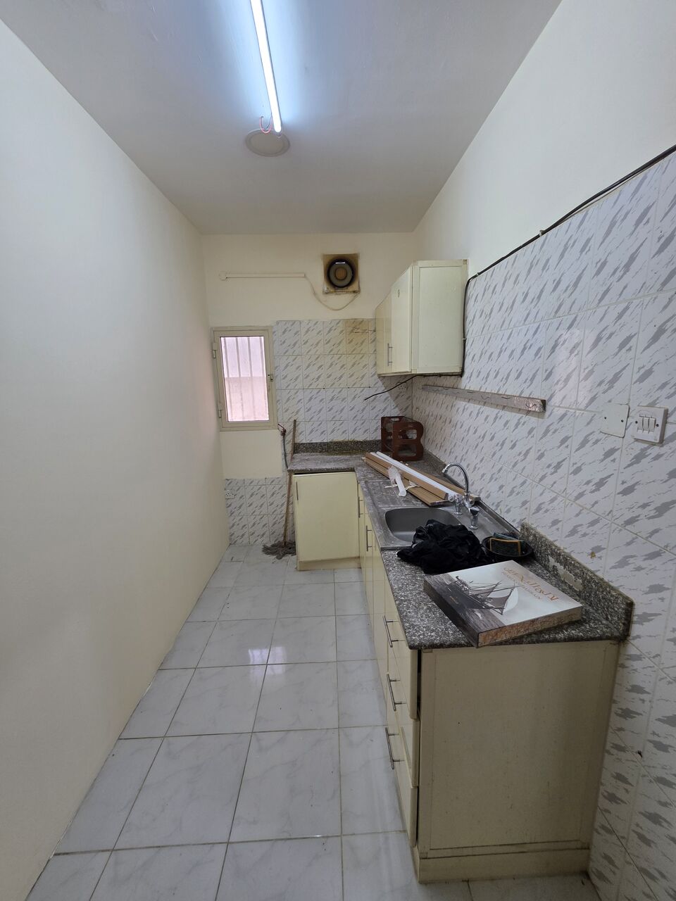 Manama, Apartments, Flats, Houses & Villas, BHD 250/month,  2 BR,  -Very Neet & Clean Semi Furnished 2 BHK Balcony Flat With Unlimited Ewa @250/BD In Gafool
