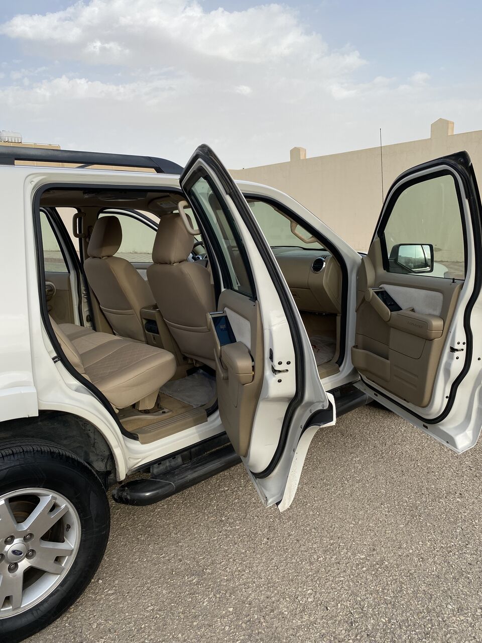 Riyadh, Vehicles, Cars & Trucks , SAR 20,  Ford Explorer,  2009,  –تحديد–,  280 KM,