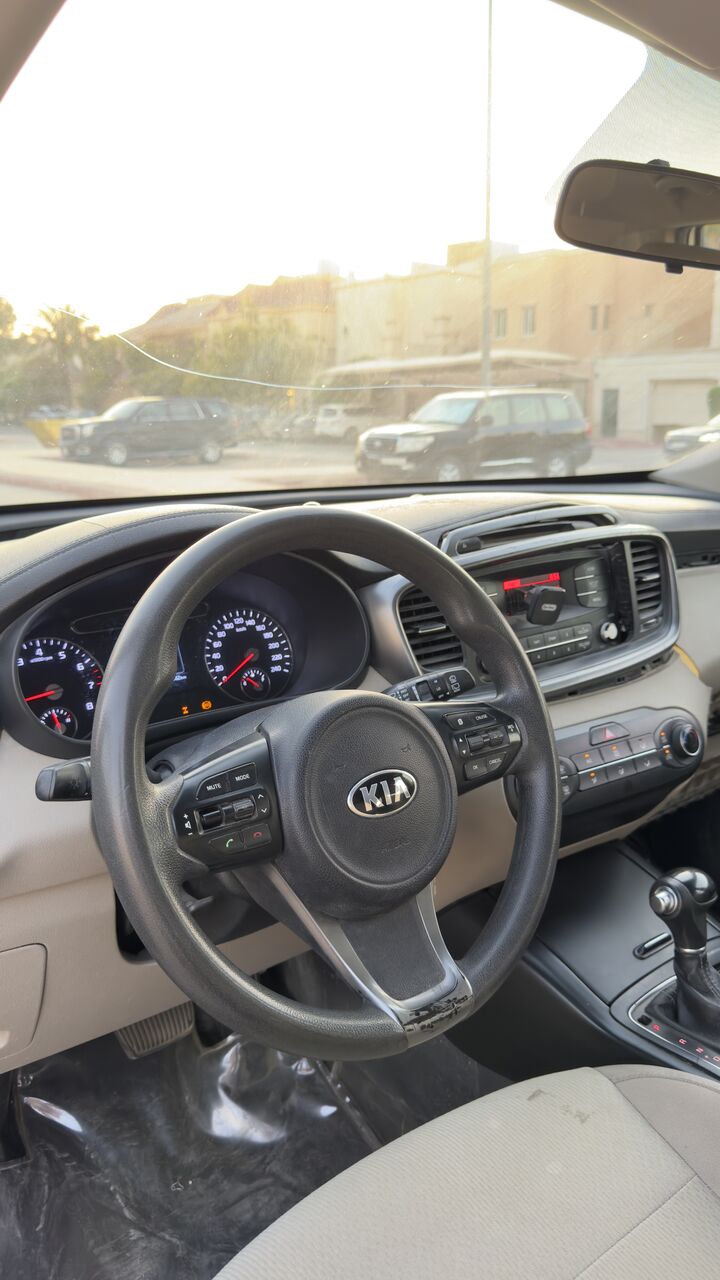 Riyadh, Vehicles, Cars & Trucks , SAR 27,  Kia Sorento,  2016,  190 KM,