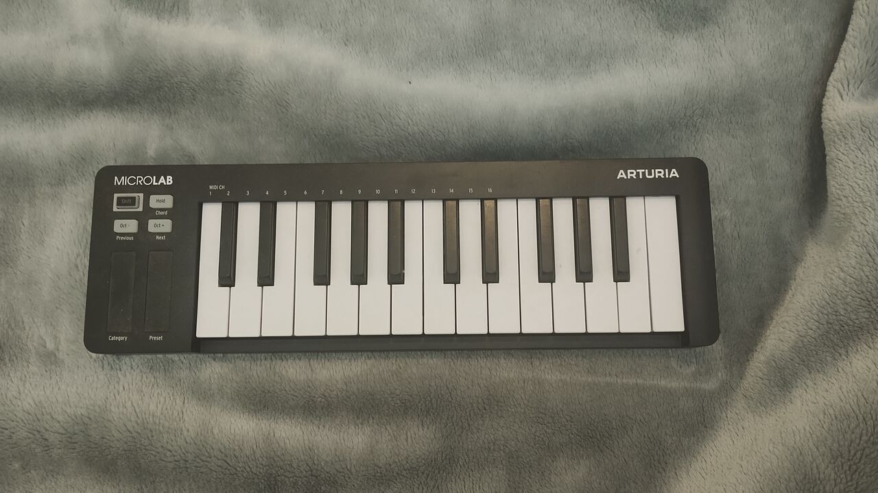 Riyadh, Musical Instruments, SAR 140,  MIDI Keyboard - Artura Microlab MK3