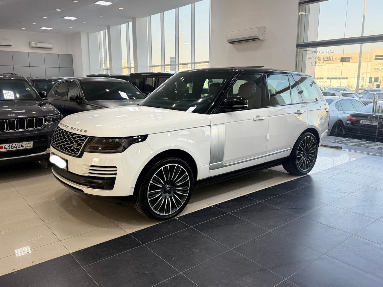 Manama, Vehicles, Cars & Trucks , BHD 15900,  Range Rover Vogue,  2019,  Automatic,  76500 KM,   SE  (White)
