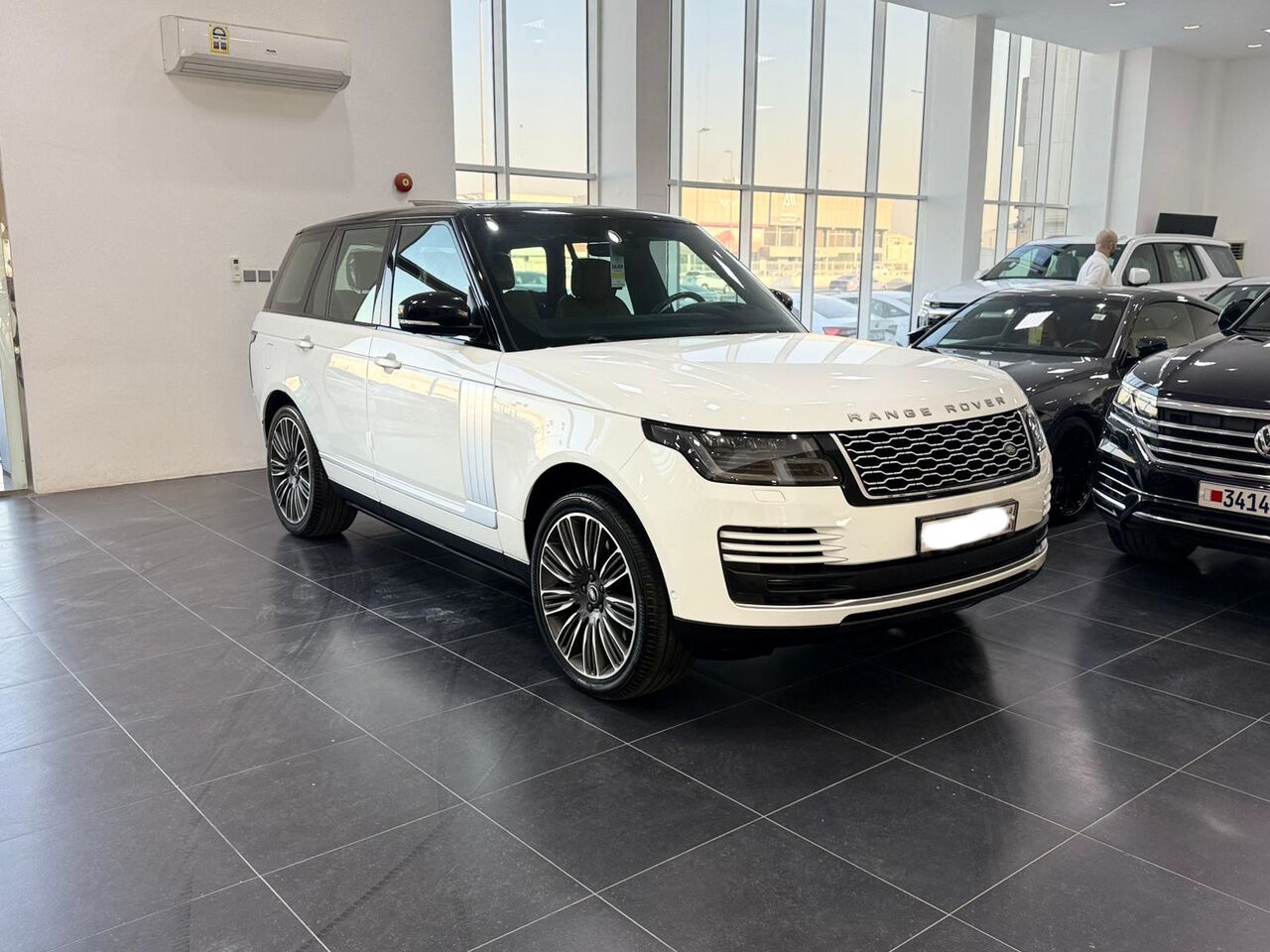 Manama, Vehicles, Cars & Trucks , BHD 15900,  Range Rover Vogue,  2019,  Automatic,  76500 KM,   SE  (White)