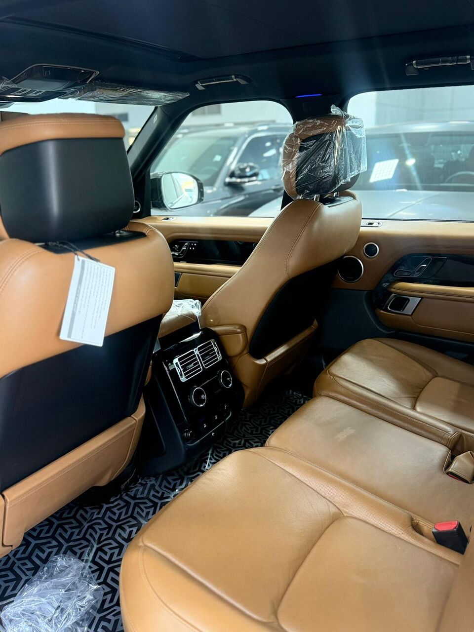 Manama, Vehicles, Cars & Trucks , BHD 15900,  Range Rover Vogue,  2019,  Automatic,  76500 KM,   SE  (White)