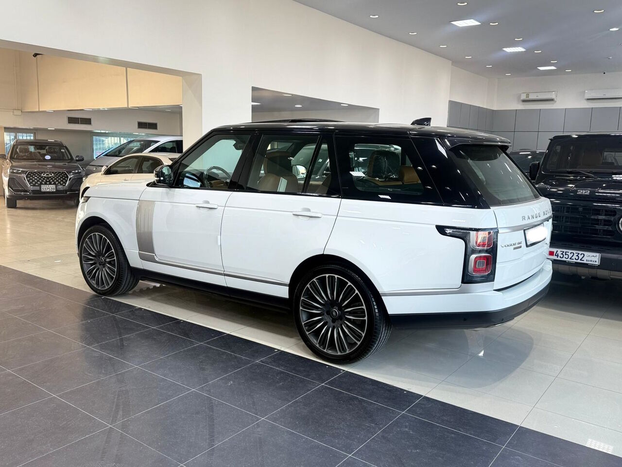 Manama, Vehicles, Cars & Trucks , BHD 15900,  Range Rover Vogue,  2019,  Automatic,  76500 KM,   SE  (White)