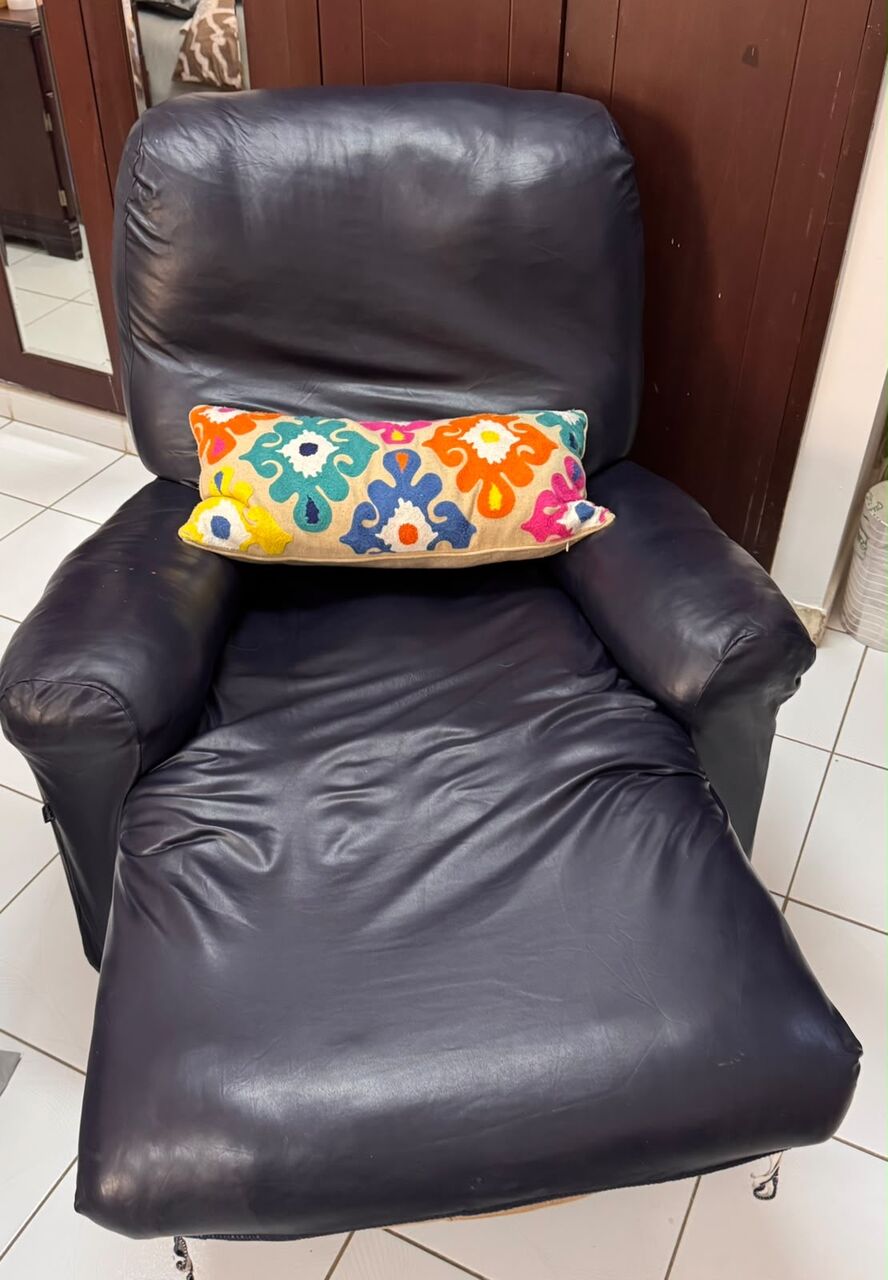 Al Nakheel, Free Items, SAR 200,  Lazy Boy Chair For Sale