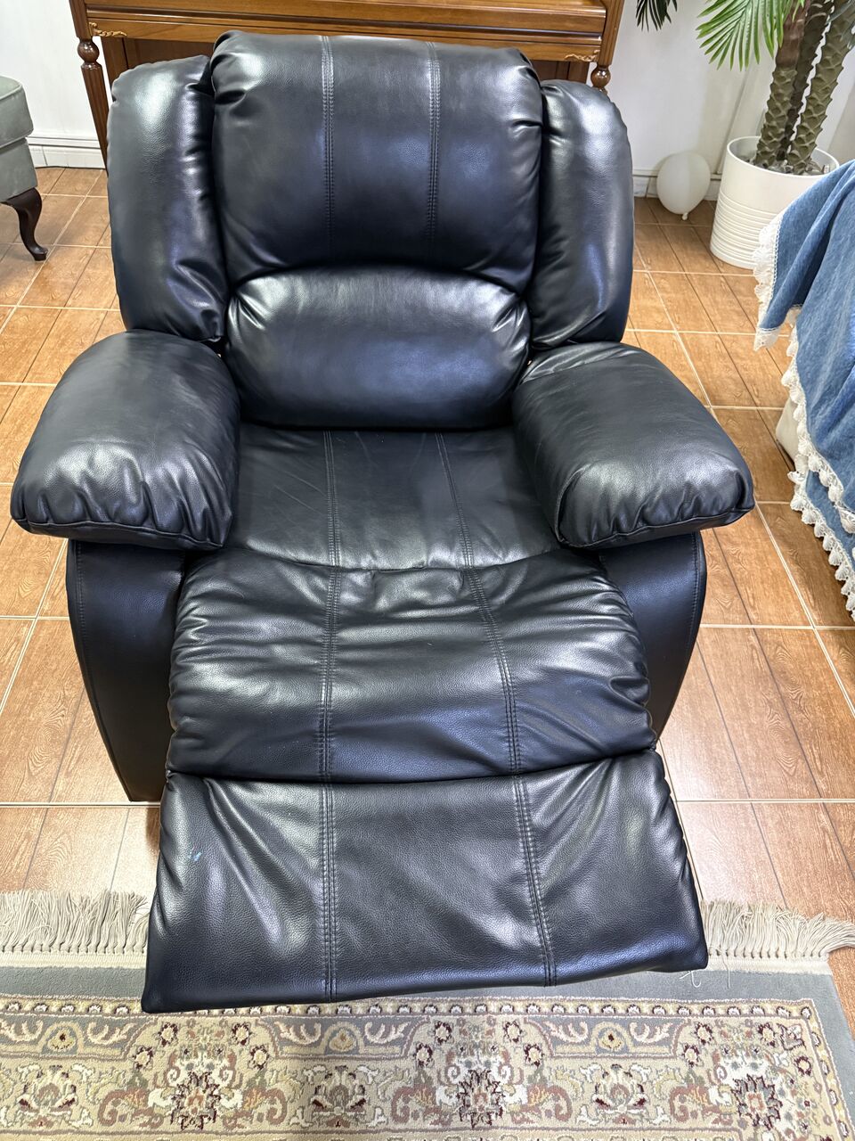 Al Nakheel, Furniture, SAR 350,  Leather Lazy Boy Chair