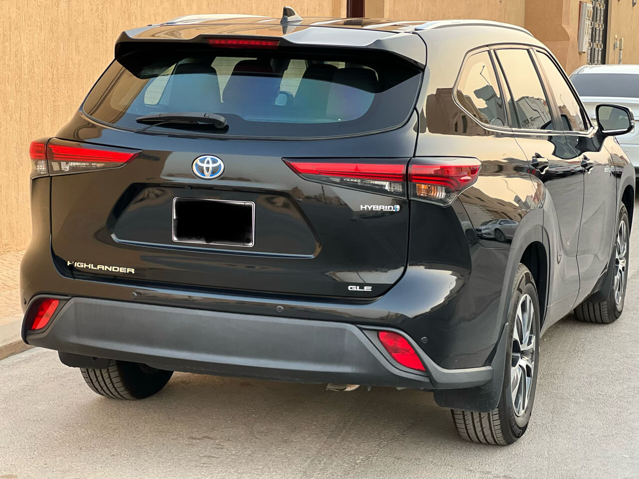 Riyadh, Vehicles, Cars & Trucks , SAR 135,  Toyota Highlander Hybrid,  2023,  Automatic,  53198 KM,    Full Option All Original Paint Without Accident