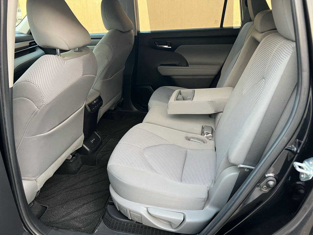 Riyadh, Vehicles, Cars & Trucks , SAR 135,  Toyota Highlander Hybrid,  2023,  Automatic,  53198 KM,    Full Option All Original Paint Without Accident