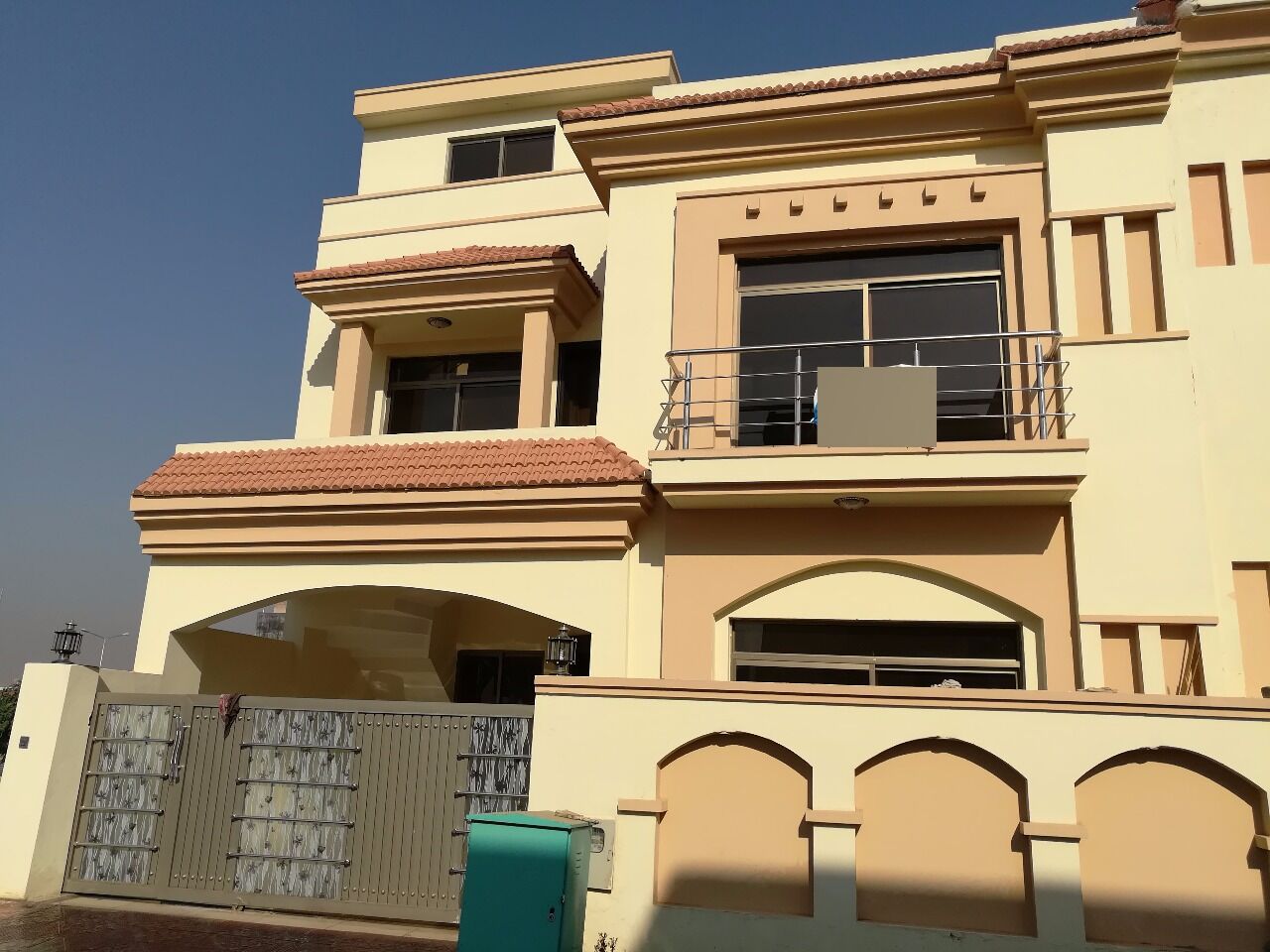 Rawalpindi, Apartments, Flats, Houses & Villas, PKR 100000/month,  5 BR,  1656 Sq. Feet,  For Rent: House 8 Marla Usman Block Phase 8 Bahria Town Rawalpindi, Pakistan