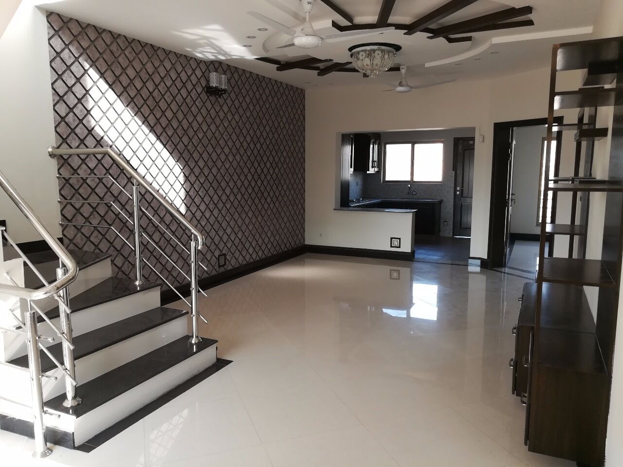Rawalpindi, Apartments, Flats, Houses & Villas, PKR 100000/month,  5 BR,  1656 Sq. Feet,  For Rent: House 8 Marla Usman Block Phase 8 Bahria Town Rawalpindi, Pakistan